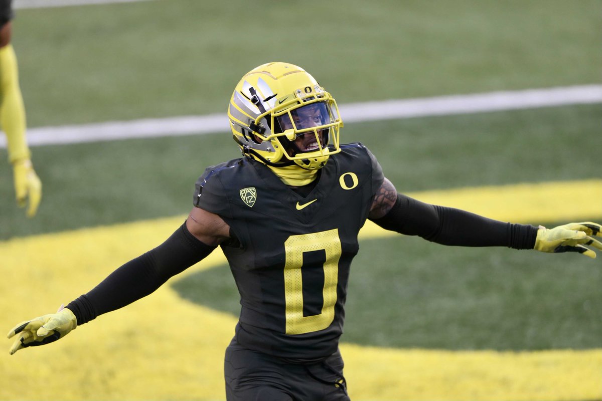 8_franchise's tweet photo. WOOWW. Thank you God, all glory to God. Blessed to receive an offer from the University of Oregon. 🙏🏾💯@CoachDanLanning @oregonfootball @JonesgGreg @ShondaGray6 @randrpastorken @Es_academy @JHMerrittJr @TomLoy247 @SWiltfong247 @JPRockMO @DeSmetJesuitHS https://t.co/SCPWelEOBA