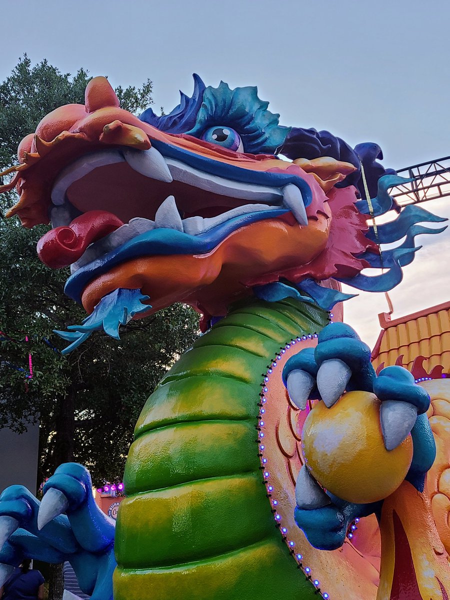 JustOut_nAbout's tweet photo. Happy first #sundayfunday of June !! Who's ready for the start of Grand Carnivale @Carowinds this month??!! 🐉📿👑🤴#carowinds #nc #sc #wherethecarolinascometogether #justoutnabout #amazinglookslike #carowinds2022 #grandcarnivale #grandcarnivale2022 #parade #floats #dragon https://t.co/NbYRt4o4Hu