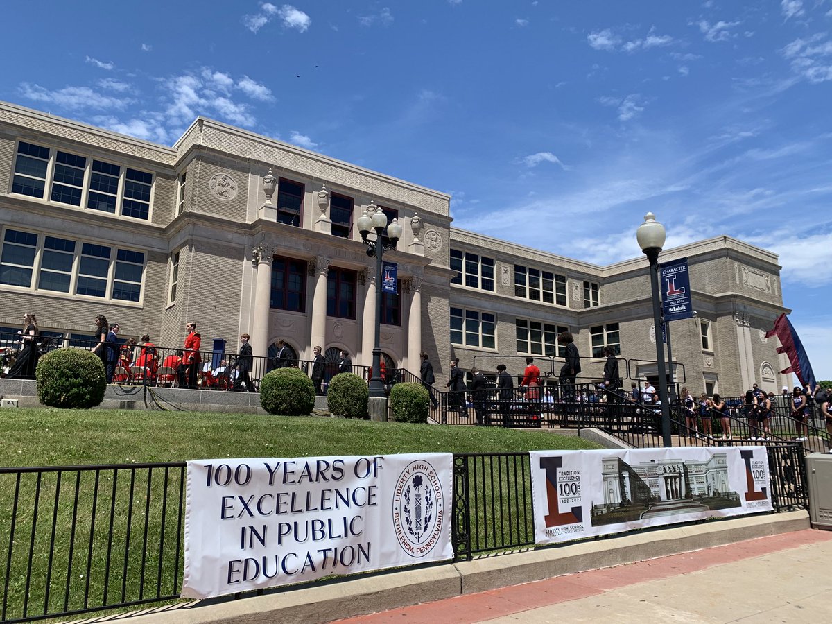 DrKeshodkarS's tweet image. Celebrating 💯 years of Liberty High School! 🎊🎉👏🏼🥳 @BethlehemAreaSD @LibertyHigh @LIBERTY100th