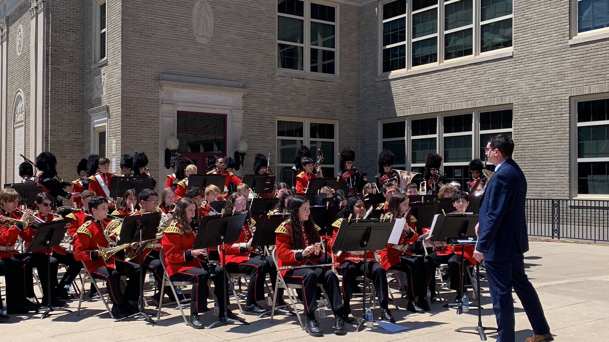 DrKeshodkarS's tweet image. Celebrating 💯 years of Liberty High School! 🎊🎉👏🏼🥳 @BethlehemAreaSD @LibertyHigh @LIBERTY100th