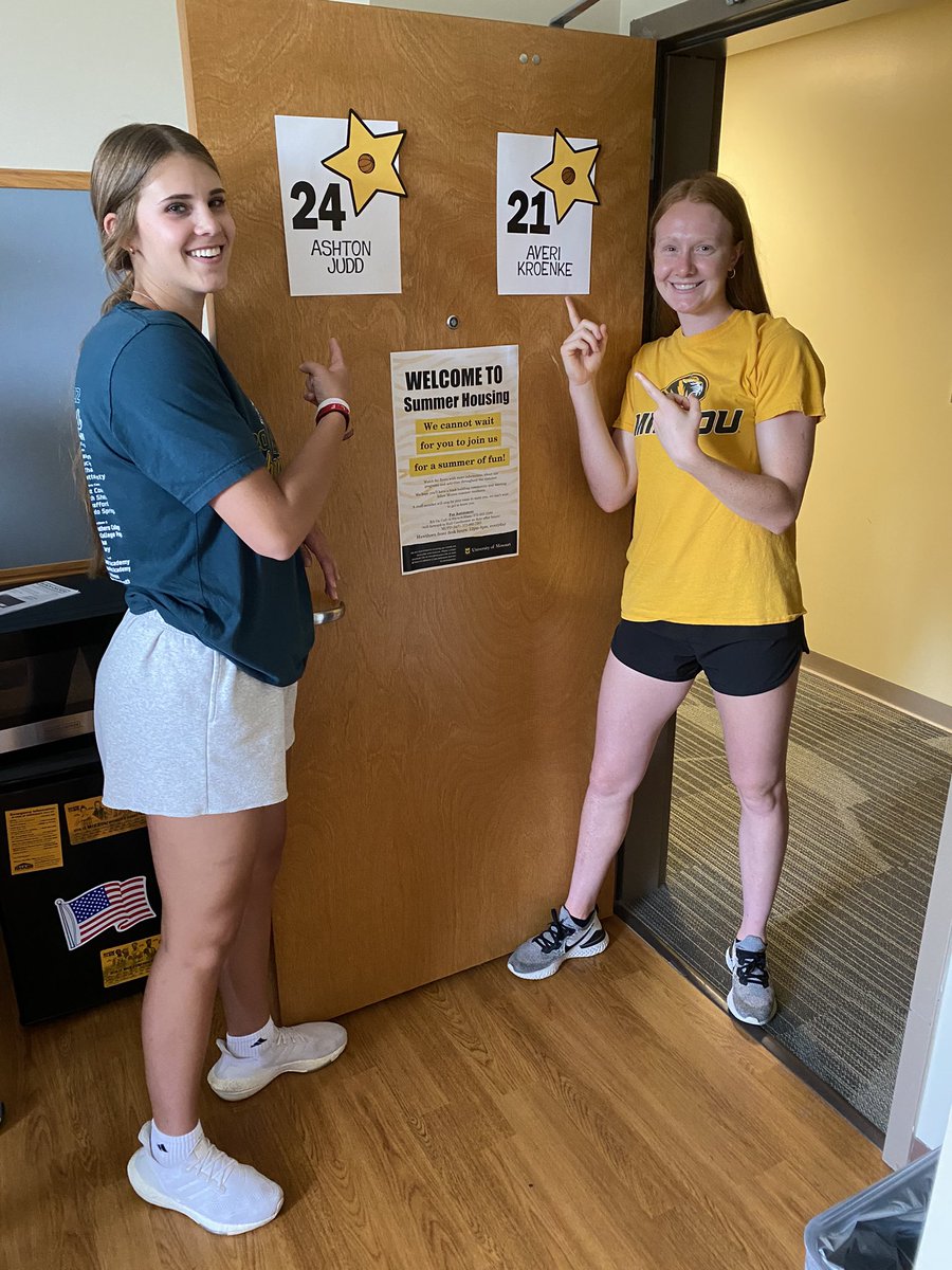MizzouWBB's tweet photo. THEY’RE HERE 🤩 @akswish1 @ashton_judd https://t.co/aWsorRjygS