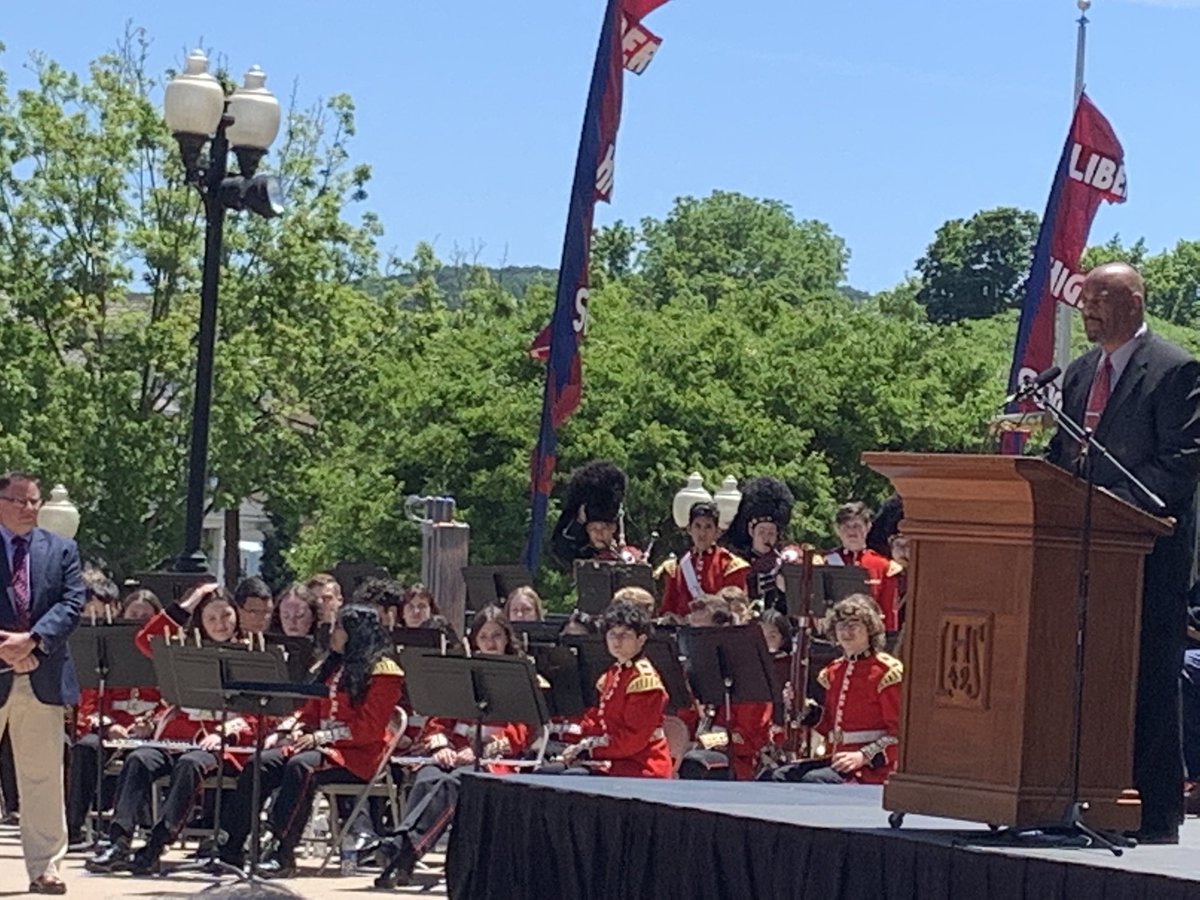 DrKeshodkarS's tweet image. Celebrating 💯 years of Liberty High School! 🎊🎉👏🏼🥳 @BethlehemAreaSD @LibertyHigh @LIBERTY100th