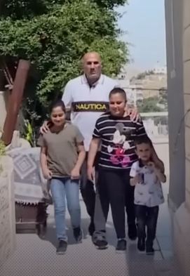 MalahRama's tweet photo. The IOF permanently kicked out Murad Al-Abassi from Silwan, south of Jerusalem. 
He leaves behind 6 children.

#FreePalestine 
#Israel 
#IsraeliApartheid https://t.co/pqz2IEmqGa