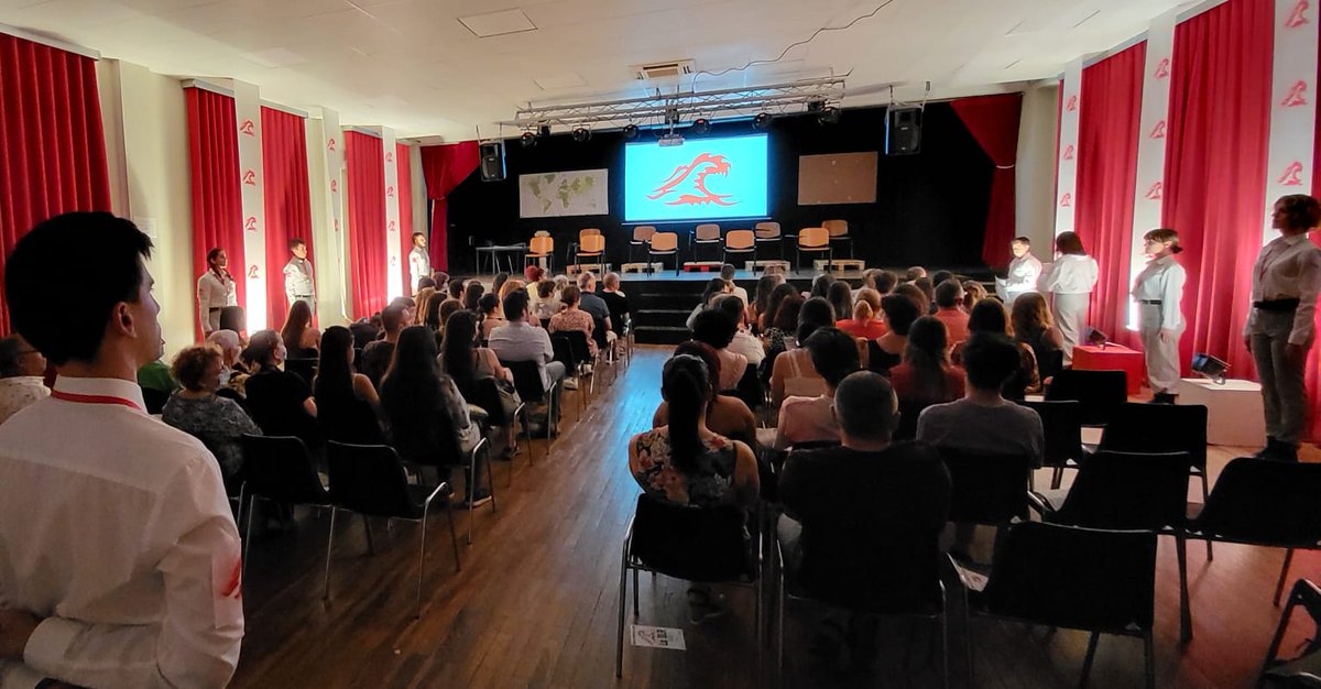 AytoAlcalaH's tweet photo. 🎭 El taller de teatro de la Juve ha representado la obra "La Ola" esta tarde en #LaJuve 

Qué cantera de actores y actrices tiene #AlcaládeHenares 👏

Ha asistido el concejal de @AHJuventud, @J_albergr https://t.co/miS2FYHlMH