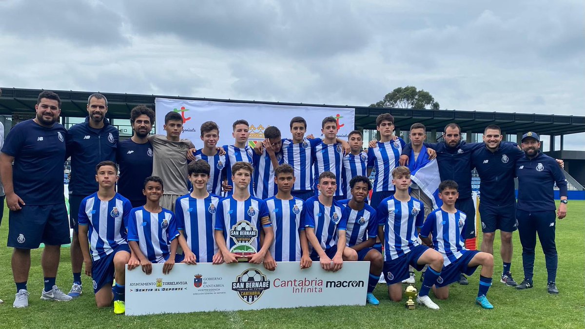 FCPorto's tweet photo. ⚽️ Os nossos #sub14  venceram o torneio Internacional San Bernabe de Cantabria ao vencer o Osasuna por 1-0 na final 💪💪 Parabéns, Dragões 🐉 https://t.co/kxnRe6xT5u