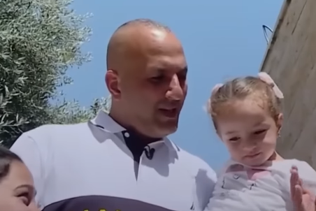 MalahRama's tweet photo. The IOF permanently kicked out Murad Al-Abassi from Silwan, south of Jerusalem. 
He leaves behind 6 children.

#FreePalestine 
#Israel 
#IsraeliApartheid https://t.co/pqz2IEmqGa