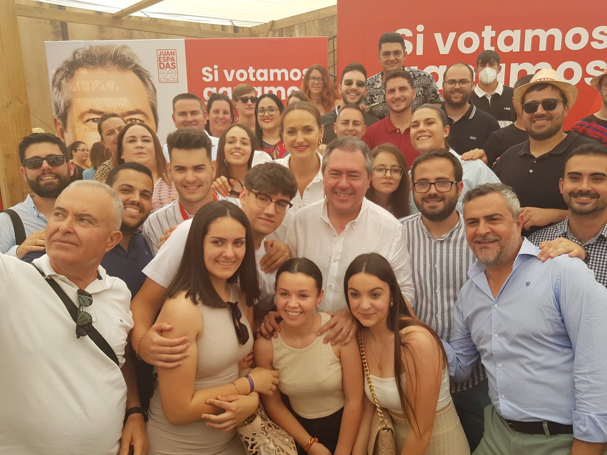 Jsa_AlmeriaCep's tweet photo. 🌹 Hoy hemos asistido al Castillo de Cuevas de Almanzora y ha rebosado de socialismo. 

Nuestro Presidente Pedro Sánchez y el futuro Presidente de la Junta de Andalucía Juan Espadas se han llevado el calor del socialismo almeriense. 

¡GRACIAS! ✊🌹

#SiVotamosGanamos
#VotaPSOE https://t.co/KvYFA8qwY8