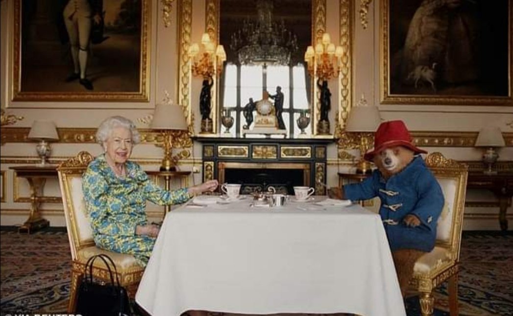 If they can make it look like a bear is sitting at the table they can make it look like she is as well #queensdead