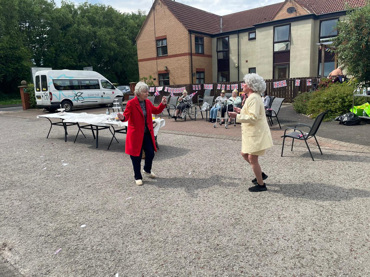 BykerHallCare's tweet photo. Celebrating the Platinum Jubilee 💜🇬🇧💜 

#bykerhall #residents #carehome #newcastle #JubileeCelebrations #streetparty https://t.co/IMJDqMwQym
