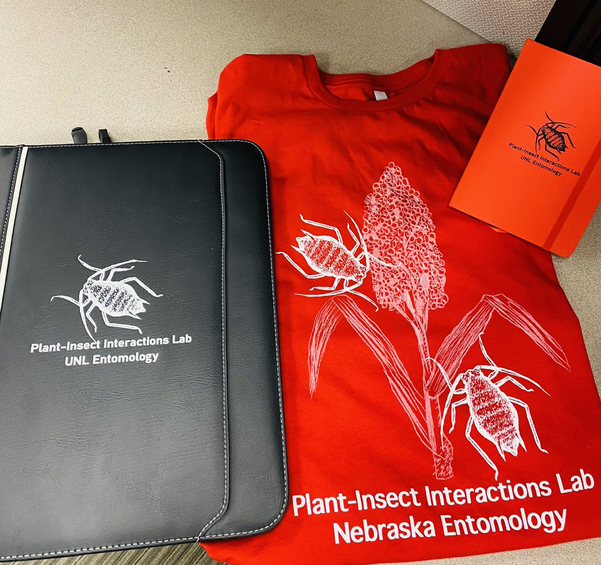 SanketS37059413's tweet photo. You can only do good science if you follow your passions on the side and make them amalgamate with your work. Designing the team logo for my lab has been a great experience.
#plantinsectinteractions #lab #Logo #scicomm #Entomology #ESA https://t.co/z46qptIP4k
