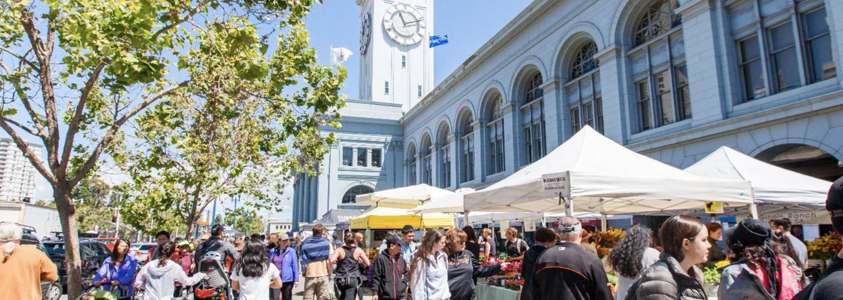 Great crowd for @sandorkraut #SandorKatz talk on #fermentation @foodwiseorg #FerryBuildingFarmersMarket then signing his #FermentationJourneys @bookpassage. Copies of #SandorKatzAndTheTinyWild was there for young #fermentors too! bit.ly/3Kjl0fB #FoodLiteracy #FoodHeroes