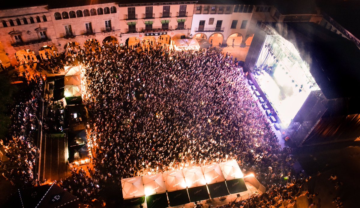 NatosyWaor's tweet photo. BARCELONA, os llevamos en el corazón. https://t.co/S9uGCOjkF9