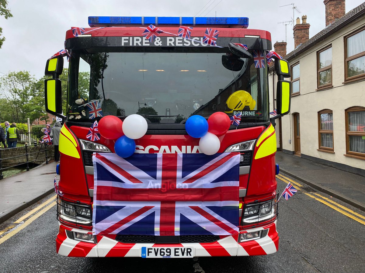 First Time since COVID struck that we've been able to get out with the fire engine & crew, spread some joy & join in the fun for the Queens Jubilee, as well as take the opportunity to pass on fire safety advice and support to all the members of our community. #bestjobintheworld