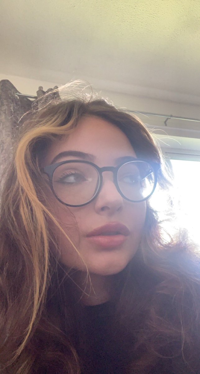 like this pic for a special surprise in ur dm 💞