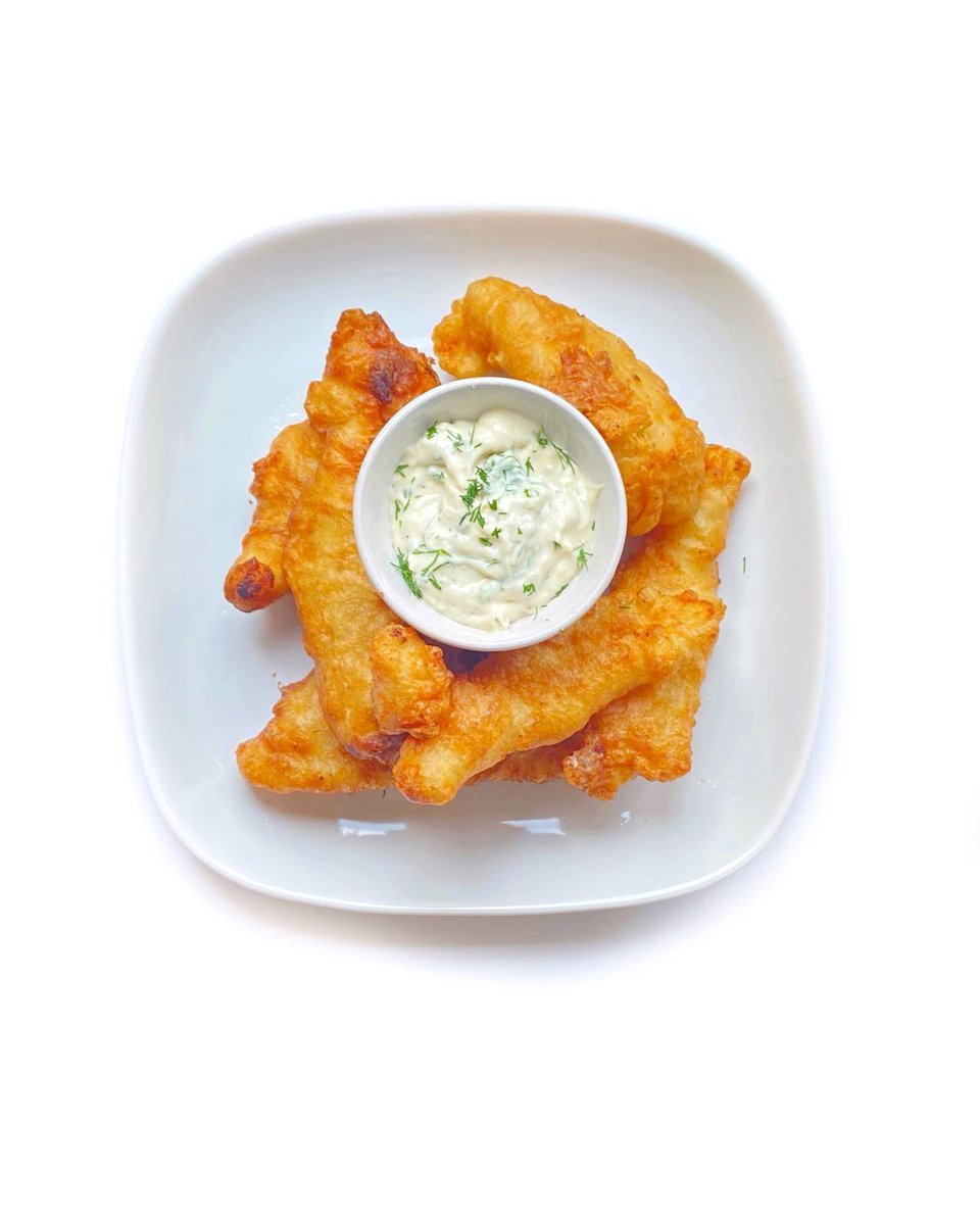 thefrontable's tweet photo. Fish finger sandwich https://t.co/1HzH2R7nE9 https://t.co/IkBcPho65g