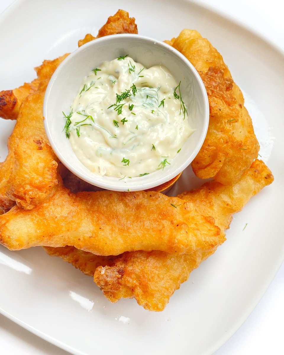 thefrontable's tweet photo. Fish finger sandwich https://t.co/1HzH2R7nE9 https://t.co/IkBcPho65g