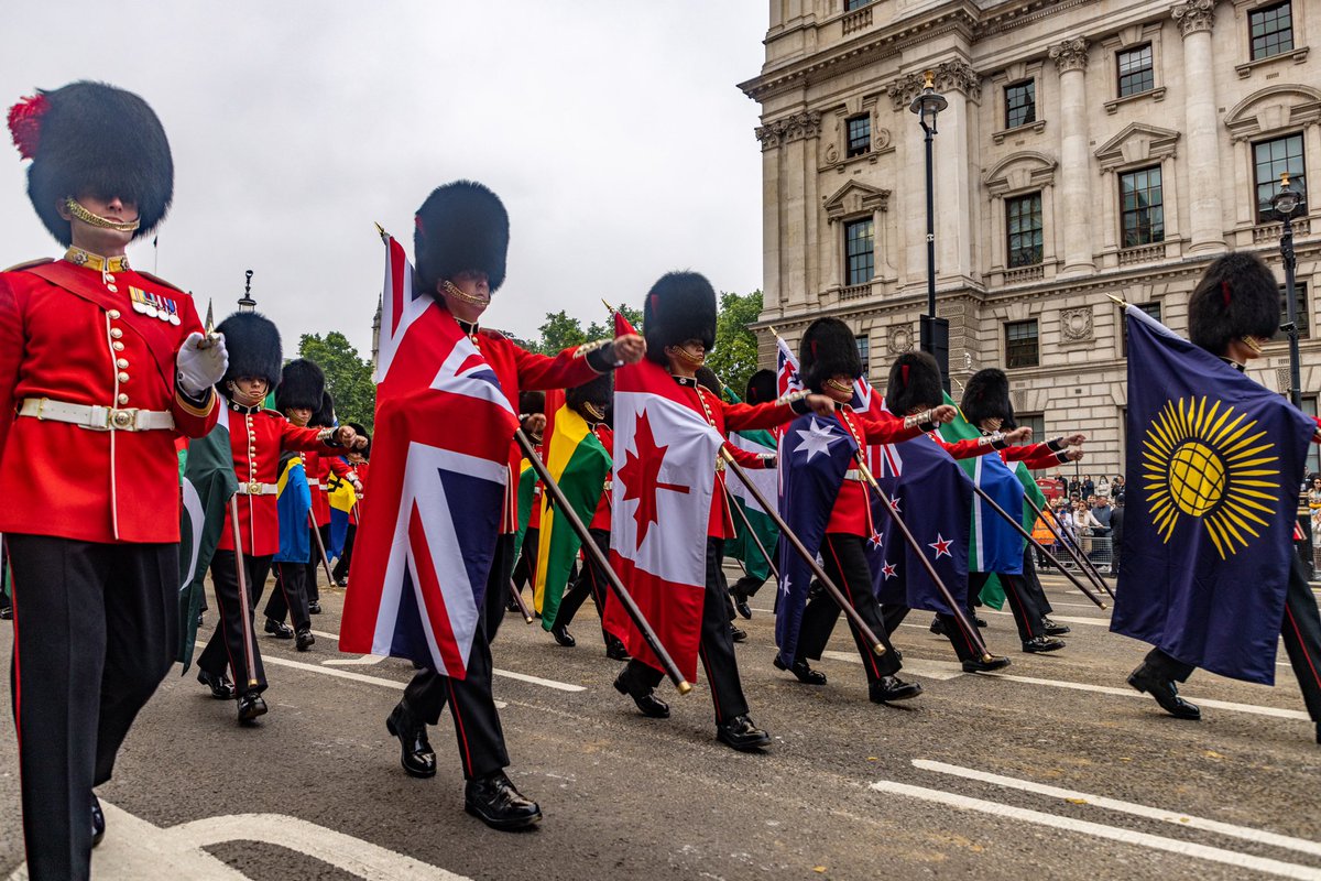 What a spectacular finish to this #PlatinumJubilee weekend. Today, 🇨🇦 participated in the <a href="/Jubilee_Pageant/">Platinum Jubilee Pageant</a>. Its opening act, "For Queen and Country", featured members of <a href="/CanadianForces/">Canadian Armed Forces</a> to thank HM for 70 amazing years of service &amp; dedication. 

📸 Crown Copyright 2021