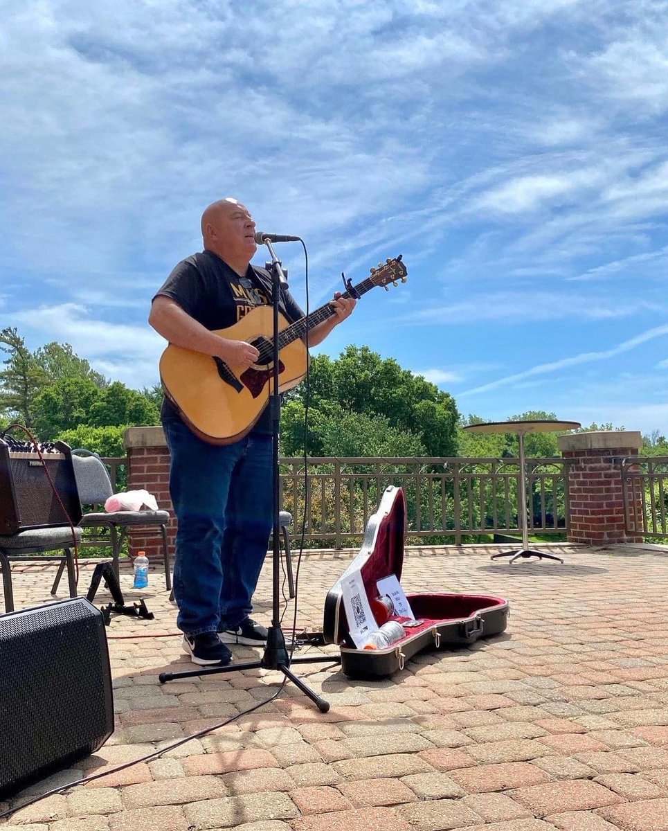 HinsonMusic's tweet image. Thank you, @AlbrechtKemper, for the opportunity to play at your first Art Fair! 

Beautiful day and beautiful people!