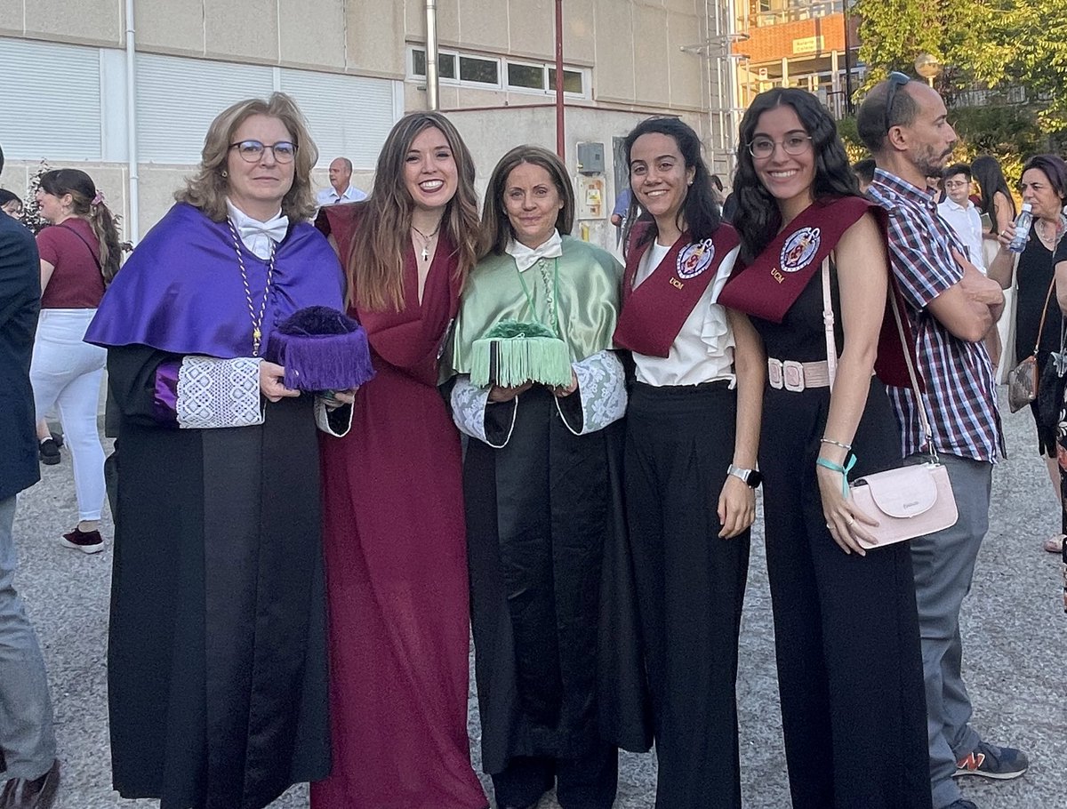 Gracias por darnos una despedida tan emotiva

CyTA ha sido (y es) un grado intenso 
Pero nos ha encantado poder compaginarlo con la aventura que es llevar ACYTAM 
Y vosotras habéis hecho que sea más fácil 💜