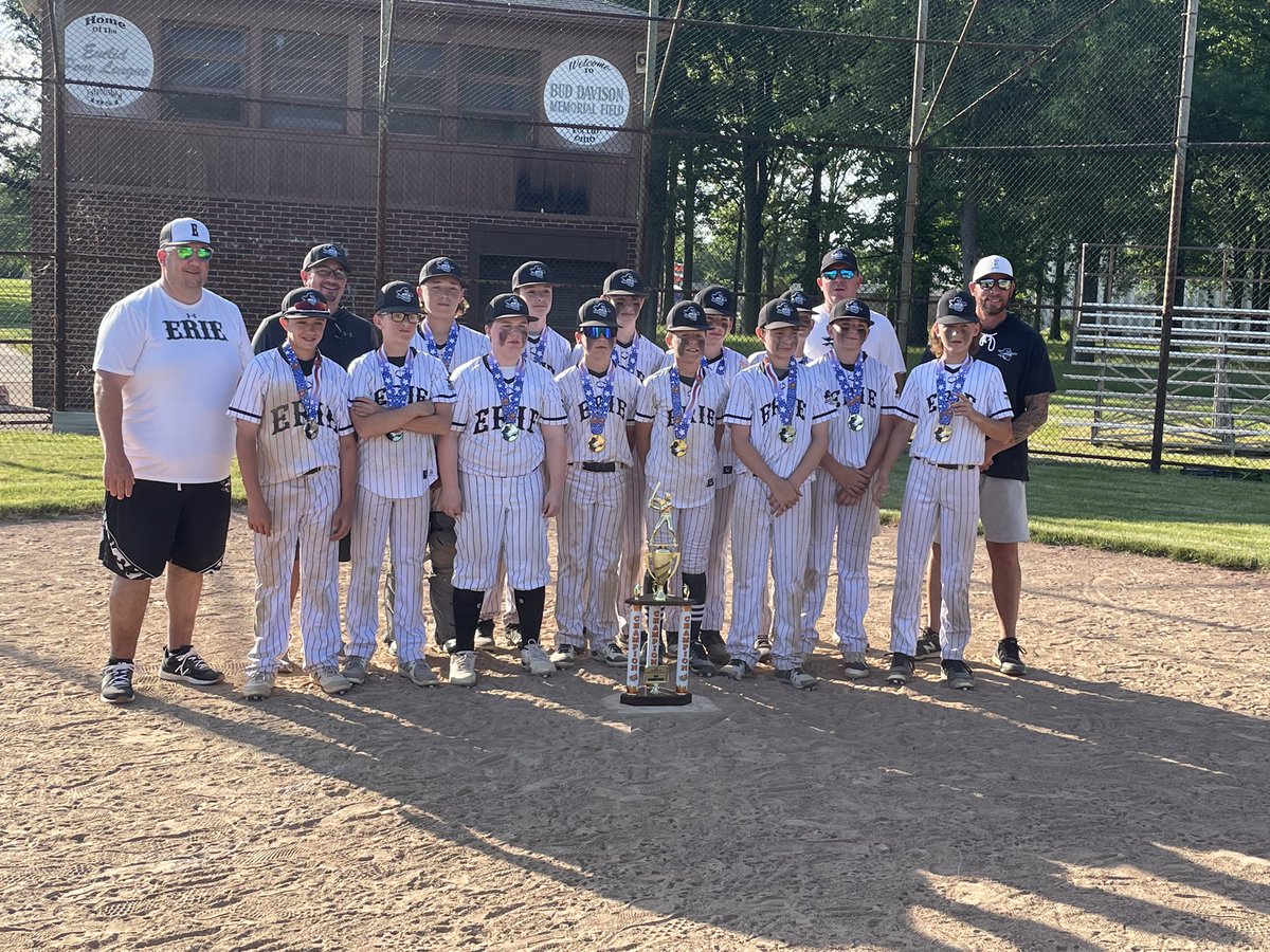 Mark_Kennelley's tweet photo. 5-0 on the weekend at the Batter Up/Dugout Sports Five Tool Qualifier! 13U Champions - Your Erie Outlaws Black!!
Clear 👀
Full 🖤 🤍 
Can’t Lose… https://t.co/c2ySTlMBo3