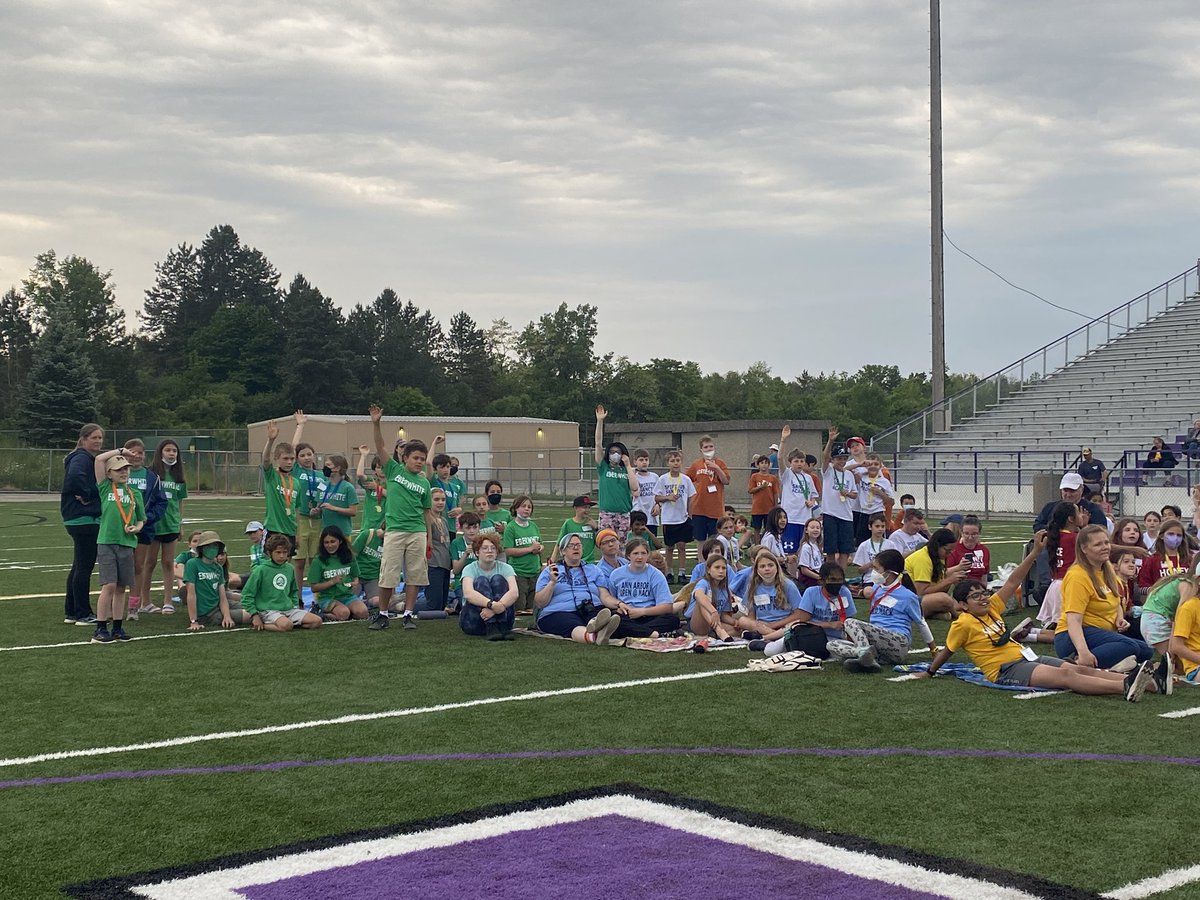 LPSSuperSwift's tweet photo. LOTS of enthusiasm, confident scientists, excellent jokes &amp; VERY tall students - well, it must be 5th grade #ScienceOlympiad !!#AGreatDay @A2schools Best wishes next year in middle school!  👏😊👏 @DickenA2 https://t.co/RHVeaQpbhK