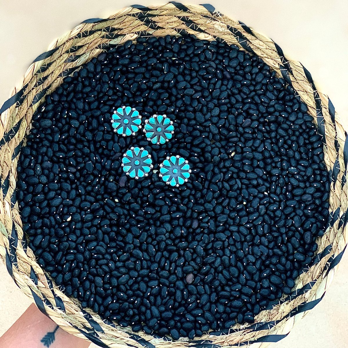CactusWicked's tweet photo. 🤩GIVEAWAY🤩
Win a pair of our best selling 1” clusters! 

To enter:
Like and RT this post.
Tag 3 friends!

Winner will announced Friday! 🌵 https://t.co/2W3lBGwU09