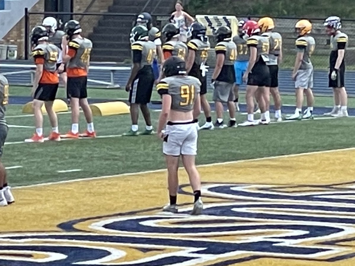 firstoveralldec's tweet photo. Had another great day at Augie. Skills camp was a lot of fun! Thankful for the advice and tweaking the coaches made to my game. Cannot wait for this upcoming 2022 season @Coach19Bell @DeepDishFB @CoachBigPete @AugieILfootball @DGNFootball https://t.co/aHcmNvwlWk