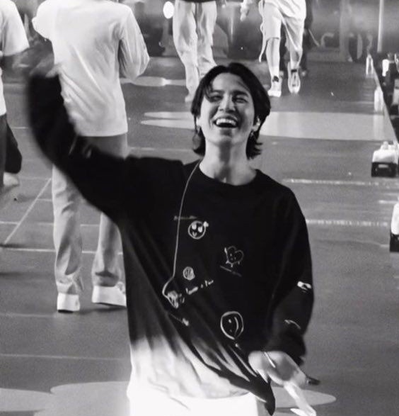 RisingJimin's tweet photo. #Jimin Inspired 🐦Tweet🐦 of the Day!
Jimin shows up ready for any occasion and I show up -
Proud ♥️
Inspired💡
In awe😱
Respect 🙏
Crushing😌
Curious🤔
Excited🤗
Happy☺️
Mesmerized😍
A man that arouses so many positive emotions must be cherished &amp; loved completely!
#CherishJM💜 https://t.co/hHj6lhrCF3