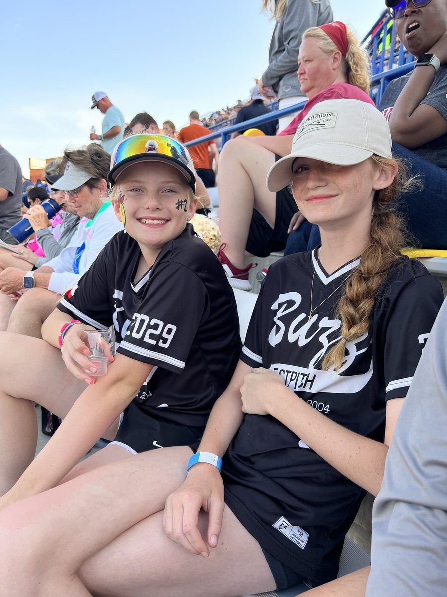 MrsBecknauld's tweet photo. #Guessthestretch #WCWS 7:38 https://t.co/jUGly5PF3Q