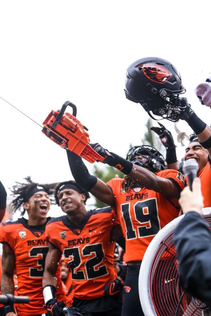 cynai_thomas's tweet photo. After a great Oregon State camp I am blessed to receive my first Division 1 offer from Oregon State University @kefenseh @Coach_Smith @BeaverFootball @Coach_James_CA @SkylerThomas03 @Radio_baller5 https://t.co/H3GVxtZxfG