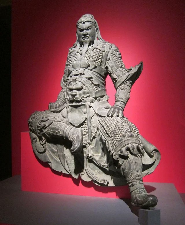 historydefined's tweet photo. Bronze sculpture of Guan Yu in armor, seated. China, Ming Dynasty, 15th-16th century https://t.co/tK1zO1aexn