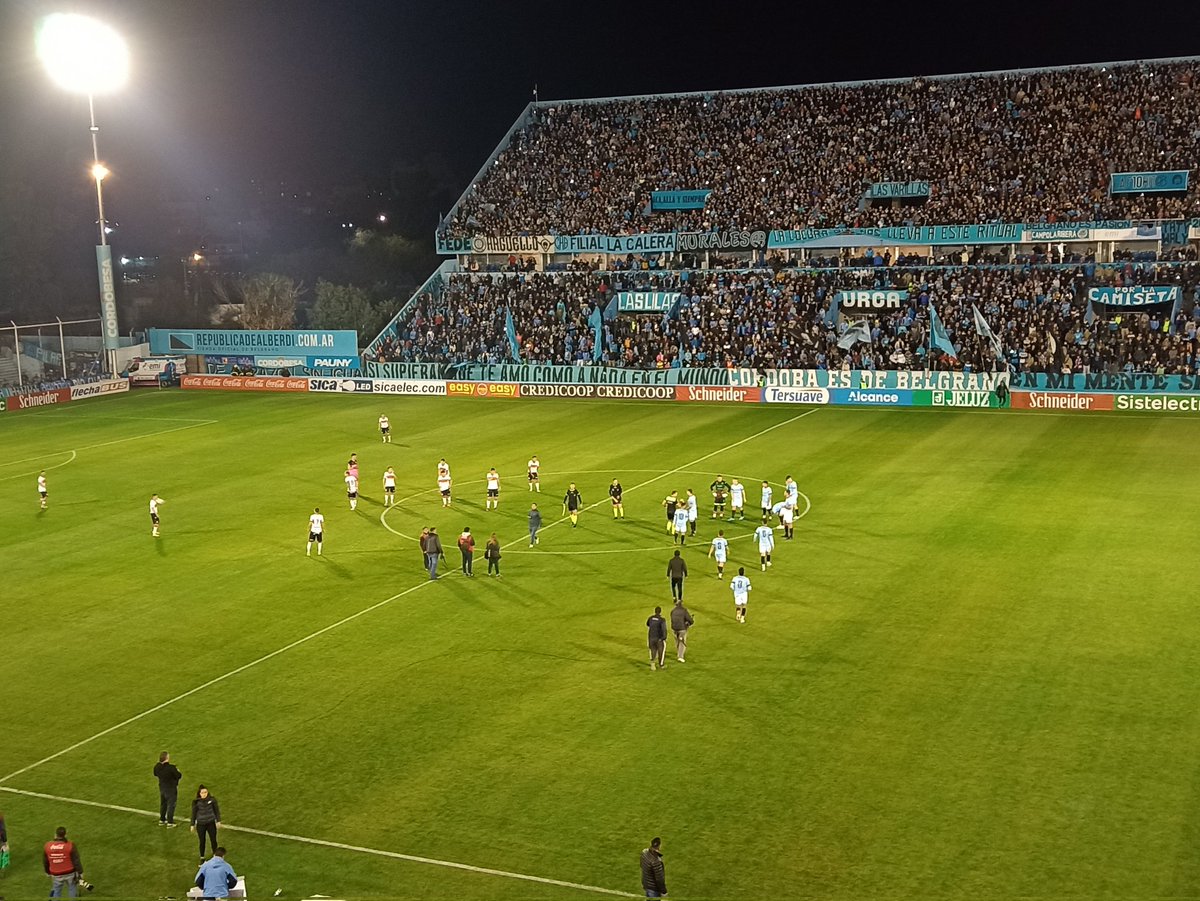 888_Federico's tweet photo. #PrimeraDivision #Belgrano vs #DeportivoMoron 
Los dos en el campo de juego https://t.co/K73FKHrJuy
