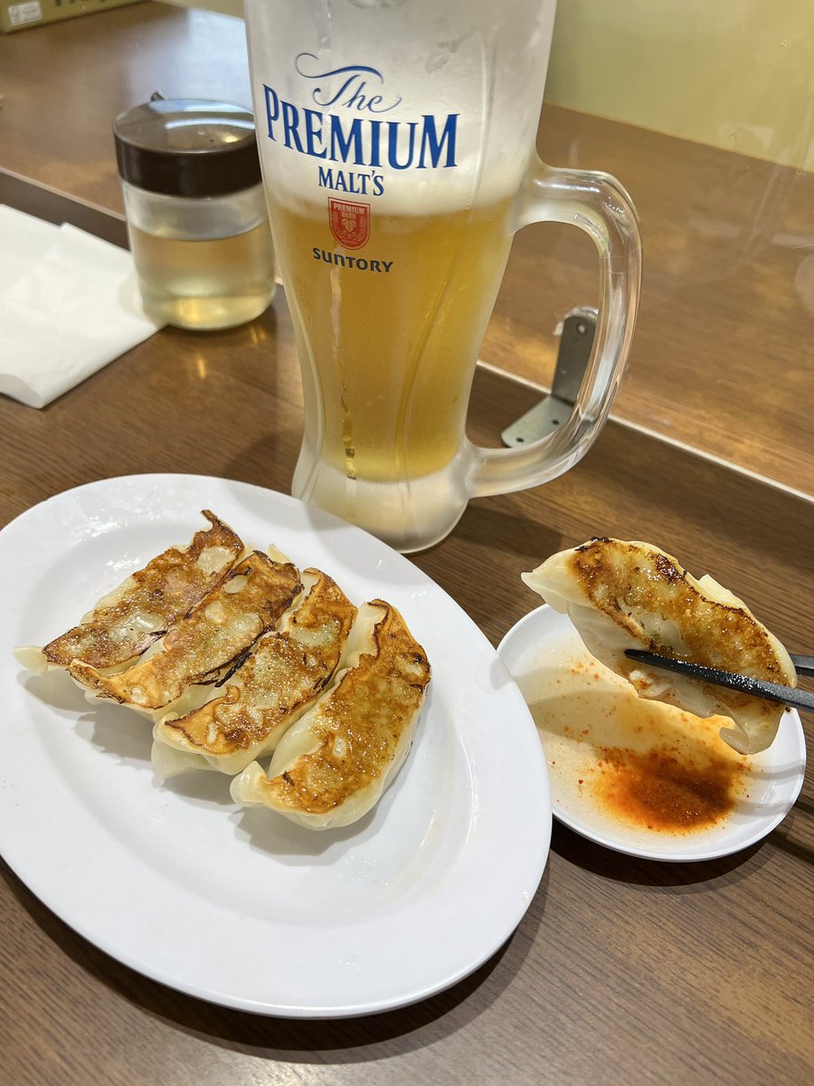 kurinmoko's tweet photo. 昨夜は大阪からか友達が会いに来てくれた♡
🥟浜松餃子が食���たいと言うので
近場の『来来亭』さんへ🍜 https://t.co/7MVqmVG3Ov
