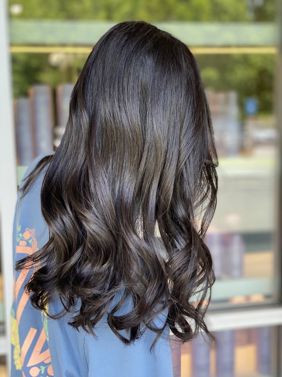 HIGHLY RECOMMEND the <a href="/oribe/">Oribe Hair Care</a> Renewal Remedies helps block out frizz and make your hair red carpet ready 📸🎞✨