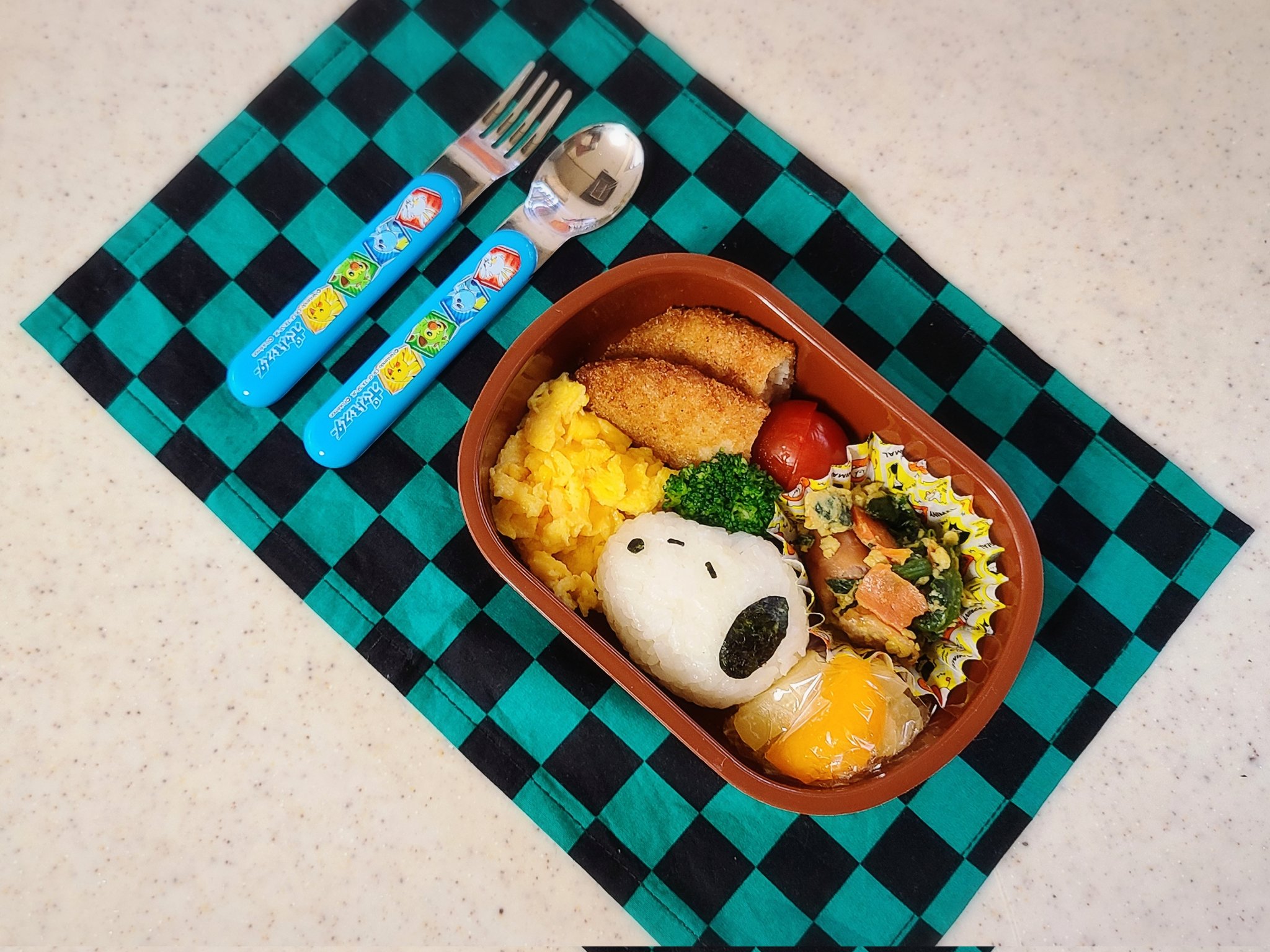 みずき 今日のお弁当 スヌーピー 今日は息子がキャラ弁 スヌーピー簡単すぎる お弁当 キャラ弁 おにぎり スヌーピー 犬 姉弟 幼稚園 お弁当記録 T Co Uudfgqbt5o Twitter