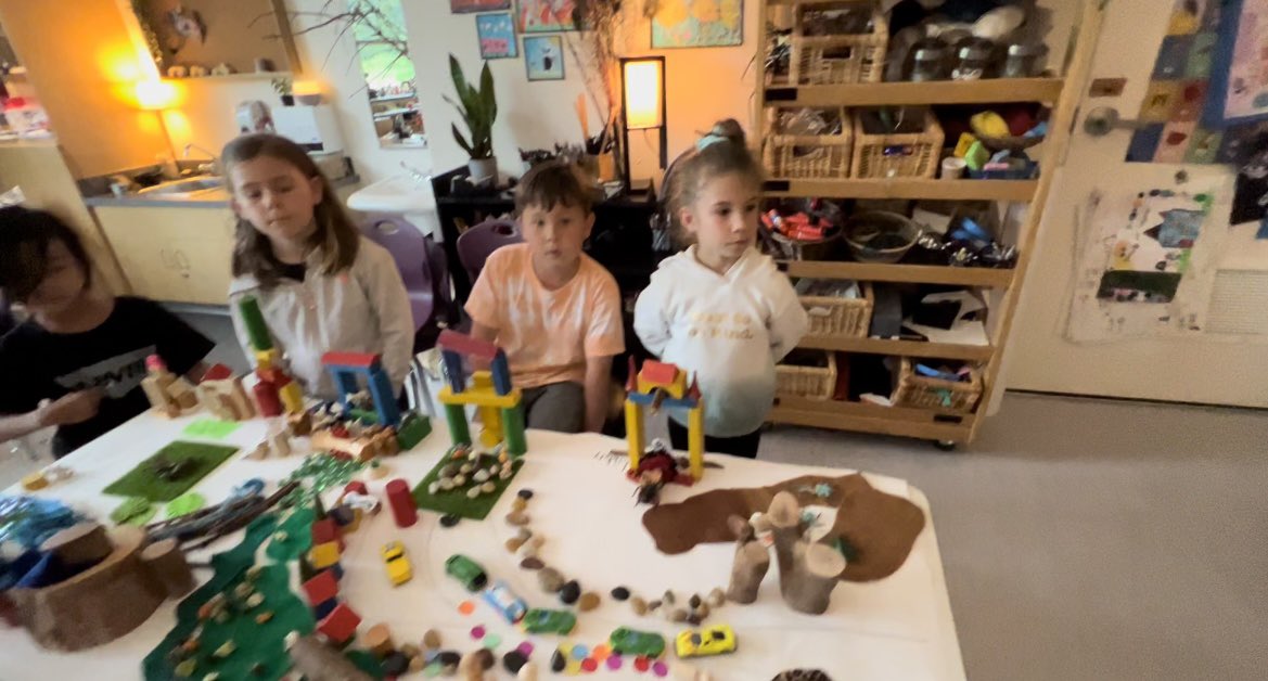 Sharing what we know about #communities through #storyworkshop What and who lives in your community? #teamwork <a href="/MaddaughSD36/">Maddaugh Elementary</a> <a href="/Surrey_Schools/">Surrey Schools</a>