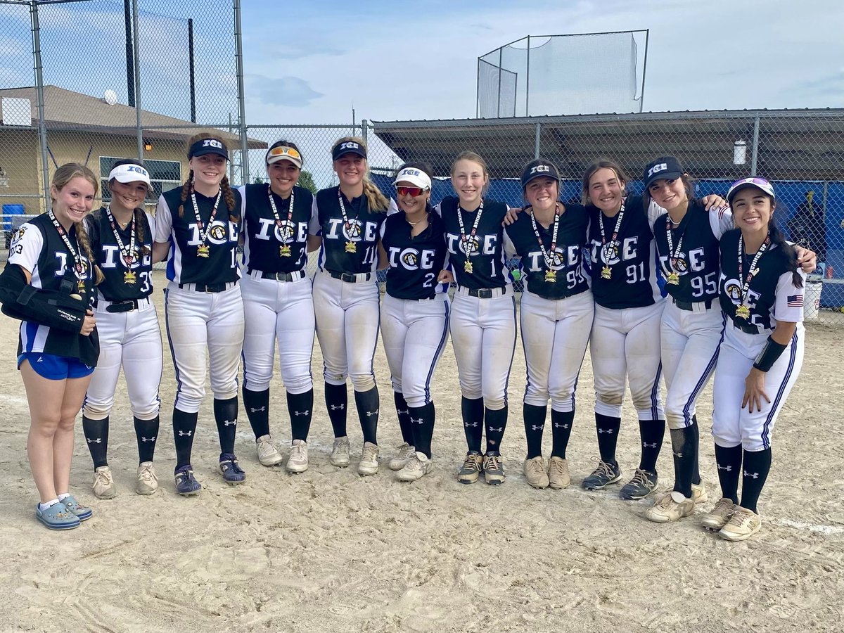 NorICEfastpitch's tweet photo. Congrats 16u! Taking second place and going 6-1-1 at the Wisconsin Grand Slam tournament this weekend. Great first tournament - what an exciting summer ahead! #FearthePenguin #AngryPenguins https://t.co/7SBToQK7vC