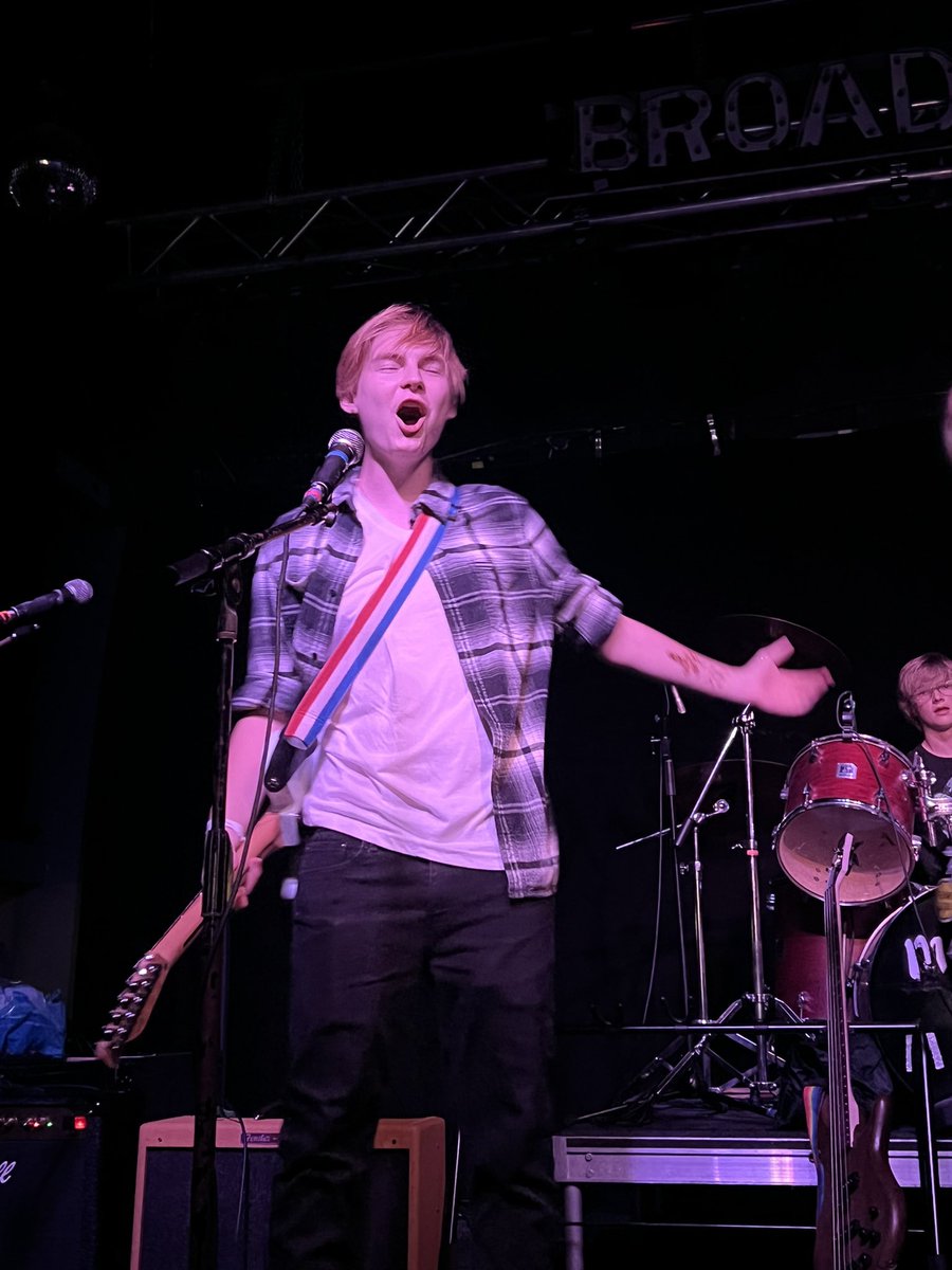 worldlang_vhs's tweet photo. Former Spanish student and current French student Gavin Gray played at The Broadberry tonight. I’m always amazed at the many talents of our students @VHS_BlueDevils ! https://t.co/aXie2cQaPs