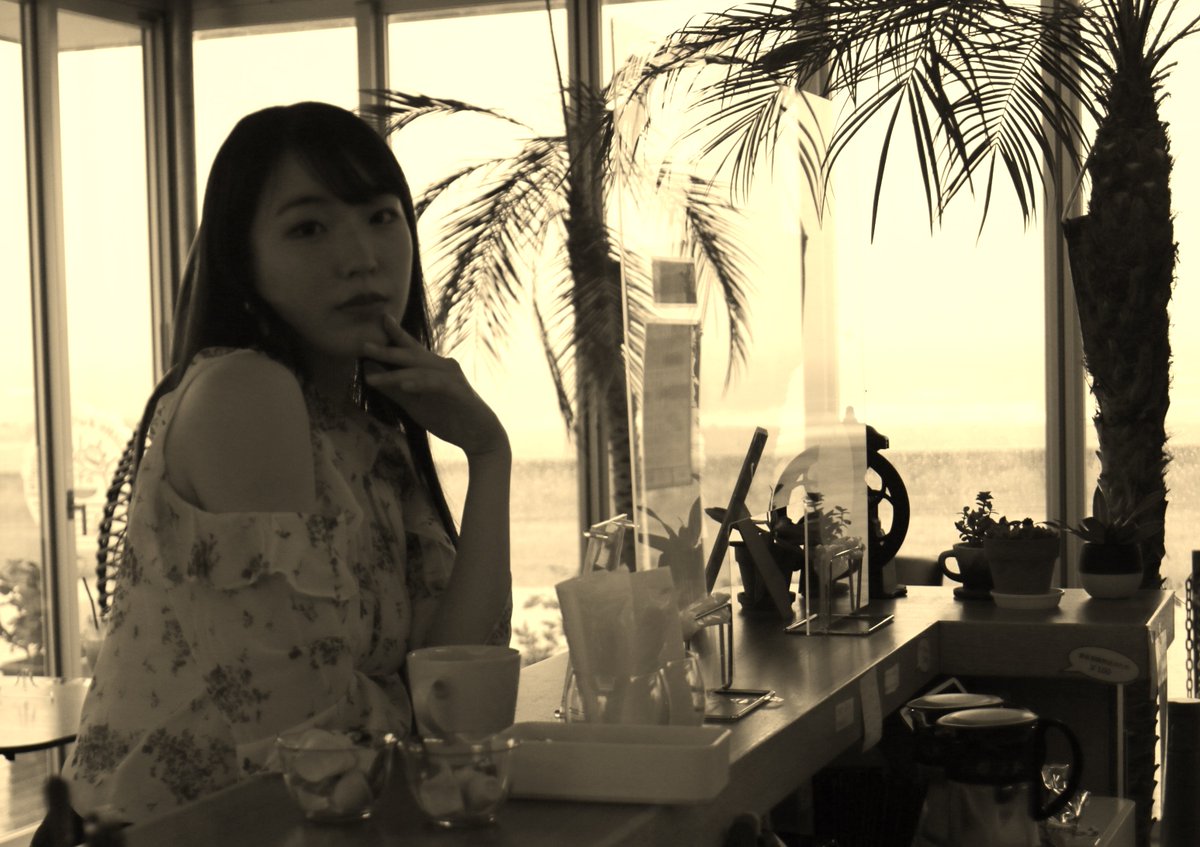 yokohiko61's tweet photo. 2022年６月５日　　
　長井浜リゾート　「Beach Side Cafe」
　　　キュティーベリー撮影会
　　セピア色した映画が好き～～

＃京築アイドル
＃cutieberry
＃長井浜
＃BeachSideCafe
#もえ https://t.co/cBi3gFqsjp
