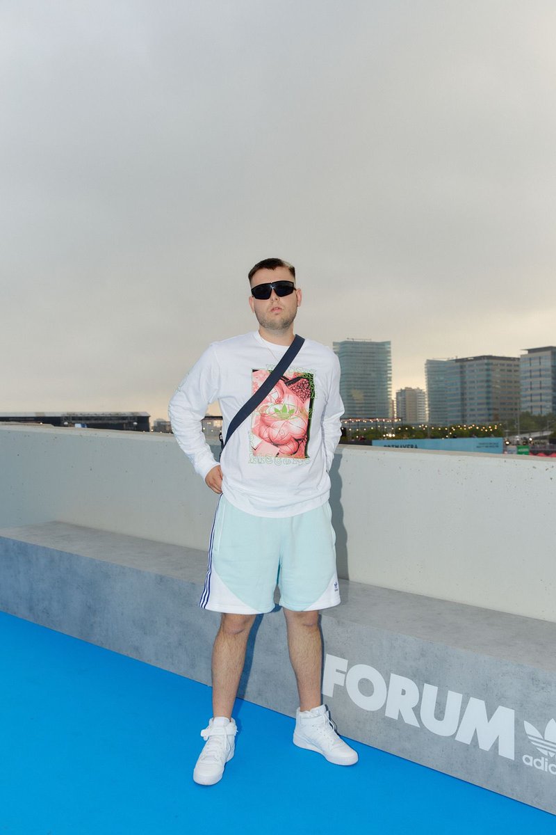 losxavales00's tweet photo. Saraut @jfvallejo_ @adidas_ES por ponernos bien guapos
@judeline__ 🌟🌟🌟 https://t.co/JVMTwbEcIr