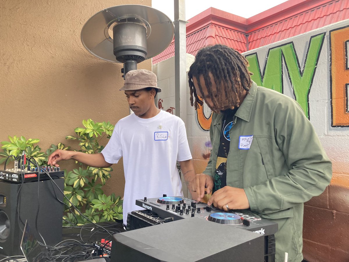 pres_morris's tweet photo. Burgers &amp; Beats was nothin but Love 🍔🎹🙌🏽 @mylomu @taariqelliott @tvkii @AYOSAMPLE https://t.co/tgVcglhl5w