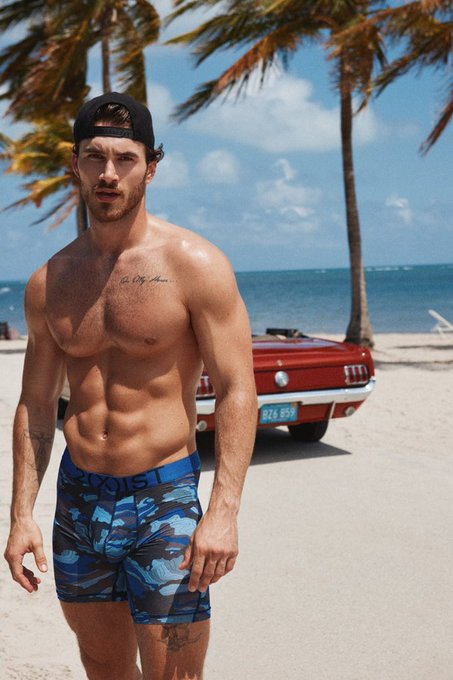 beach boy ☁️ 🌊 https://t.co/O8hoNAEvM9