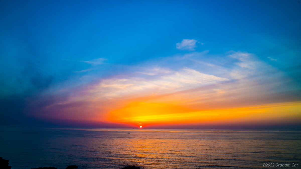 car_graham's tweet photo. 大成古墳展望台の落日　ーSONY　α6400版ー

#ファインダー越しの私の世界 #landscape #japan #photography
#カメラ #間人 #大成古墳 #α6400 #SONY https://t.co/RA7k36r1ze