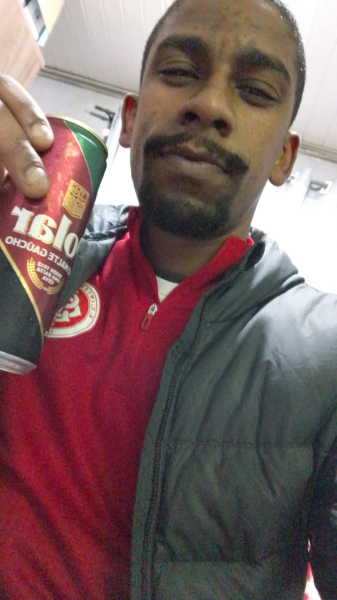 banha_1909's tweet photo. O Edenilson já não quer jogar e agora bebendo na concentração???? Aonde vamos parar @BarcellosSCI ???? 

📸: Instagram do Atleta https://t.co/WLNUiR5ayT