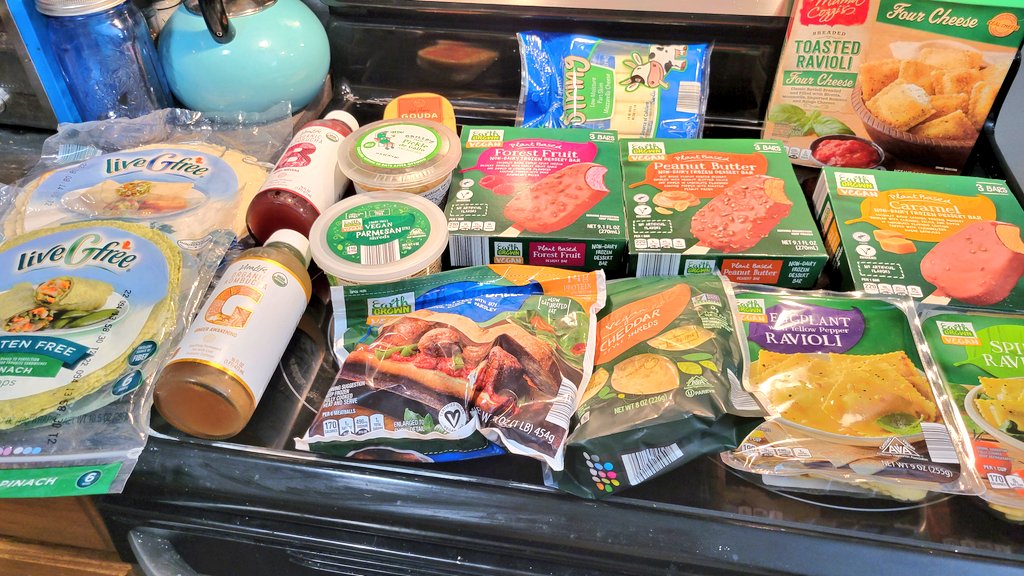 veg_out_recipes's tweet photo. Today's Aldi haul! #vegetarian #ALDIFinds #AllALDI https://t.co/1mJBZDwcsT