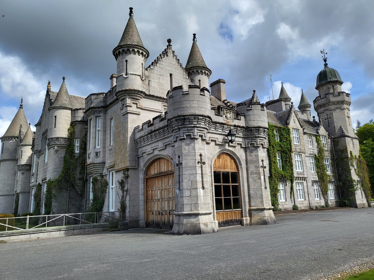 chloeelyssec's tweet photo. Busy out and about this half term, visited Castle Menzies and Balmoral Castle in Scotland 🏴󠁧󠁢󠁳󠁣󠁴󠁿 https://t.co/OXRwwMFrSF