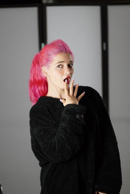 Vayan y dejenme un comentario lindo en el video que recien subi ❤️ https://t.co/SkSQOFL07n