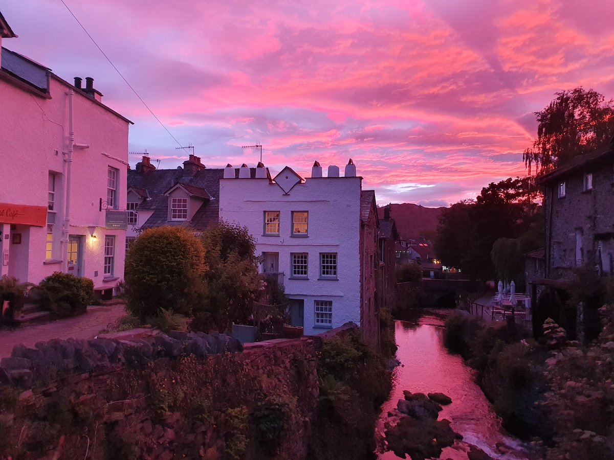 What a stunning finish to the long #JubileeCelebrations a beautiful sunset over the B&amp;B
