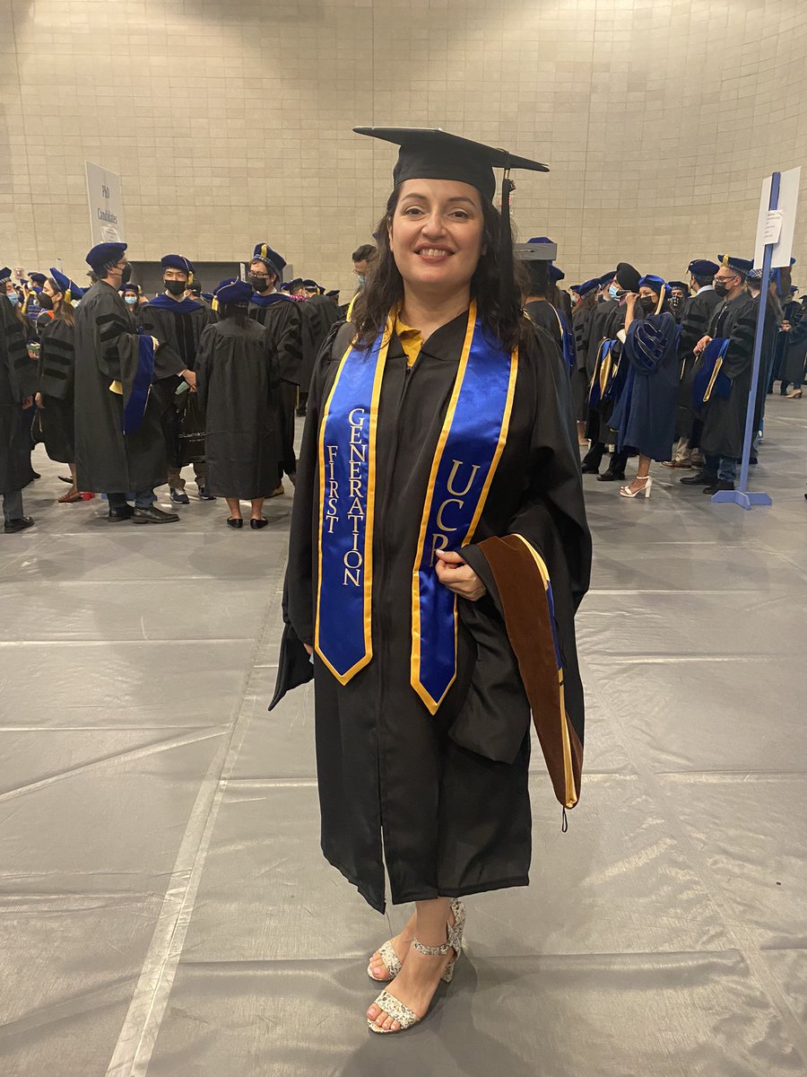 MichellePoveda's tweet image. 2 years, 1 pandemic and $50K in student loans later, best believe I dressed up! 👩🏻‍🎓 
#MFACreativeWriting  
#FirstGenGrad
#CancelStudentDebt 
#EducatedLatina 
@UCRiverside