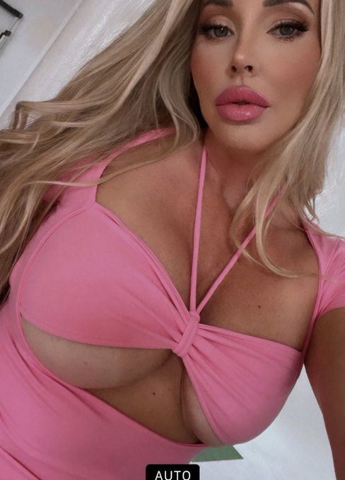 Happy Sunday y&rsquo;all! #SundayFunday 💖 https://t.co/i1g2bXJedF<a href="/tag/sundayfunday"class="tags">#SundayFunday</a>